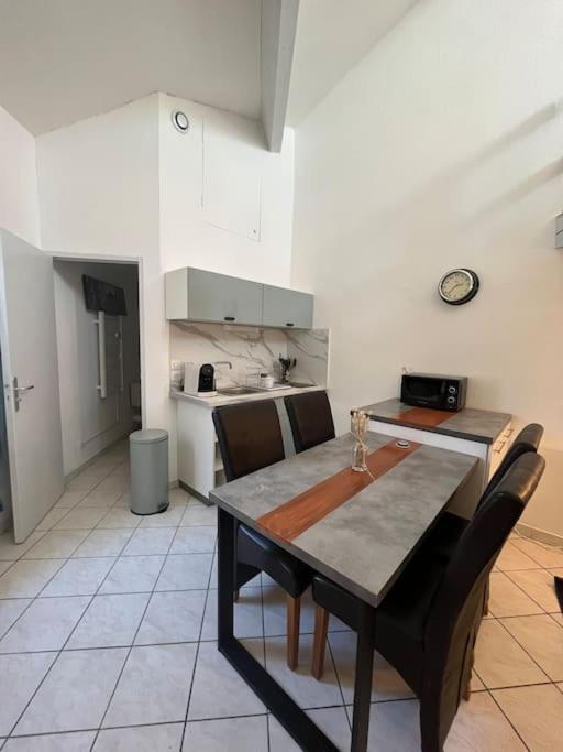 "La Maison Fabrin" Appart N4 Arles Centre Экстерьер фото